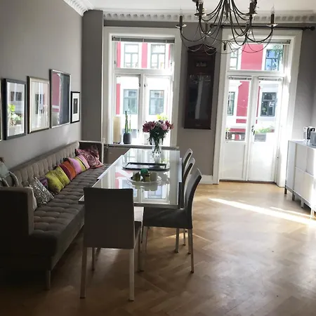 Leilighet Vakker Stor Sentralt I
