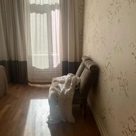 Vakker Stor Sentralt I Apartment